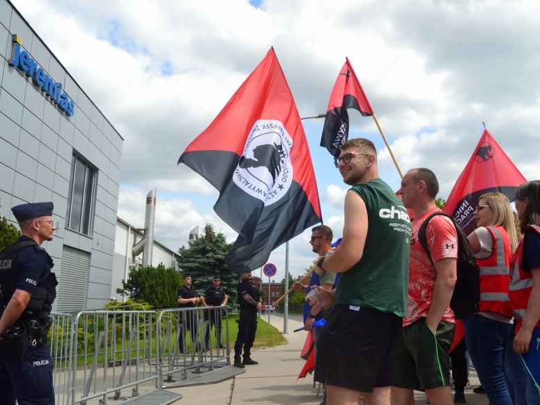 Strajk w fabryce komin&oacute;w Jeremias (25.06.2025, Gniezno)